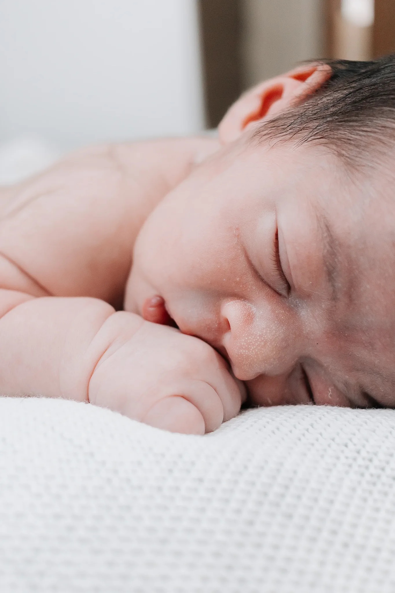 Fotografia newborn lifestyle em casa – recém-nascido
